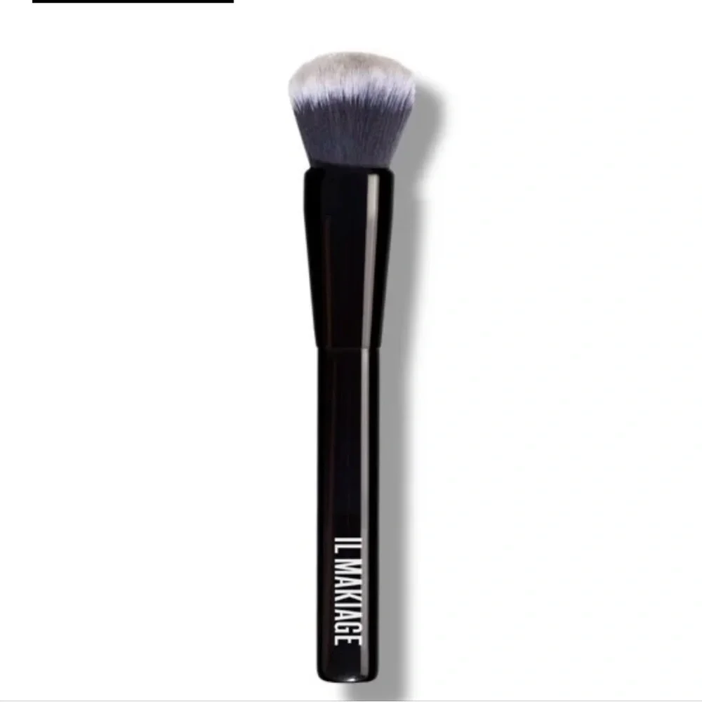 IL MAKIAGE FOUNDATION BLENDING BRUSH #100